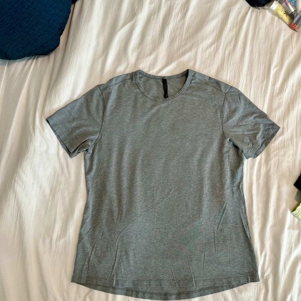 Lululemon size XL Striped and Solid T-Shirts Bundle of 4 - Picture 15 of 15